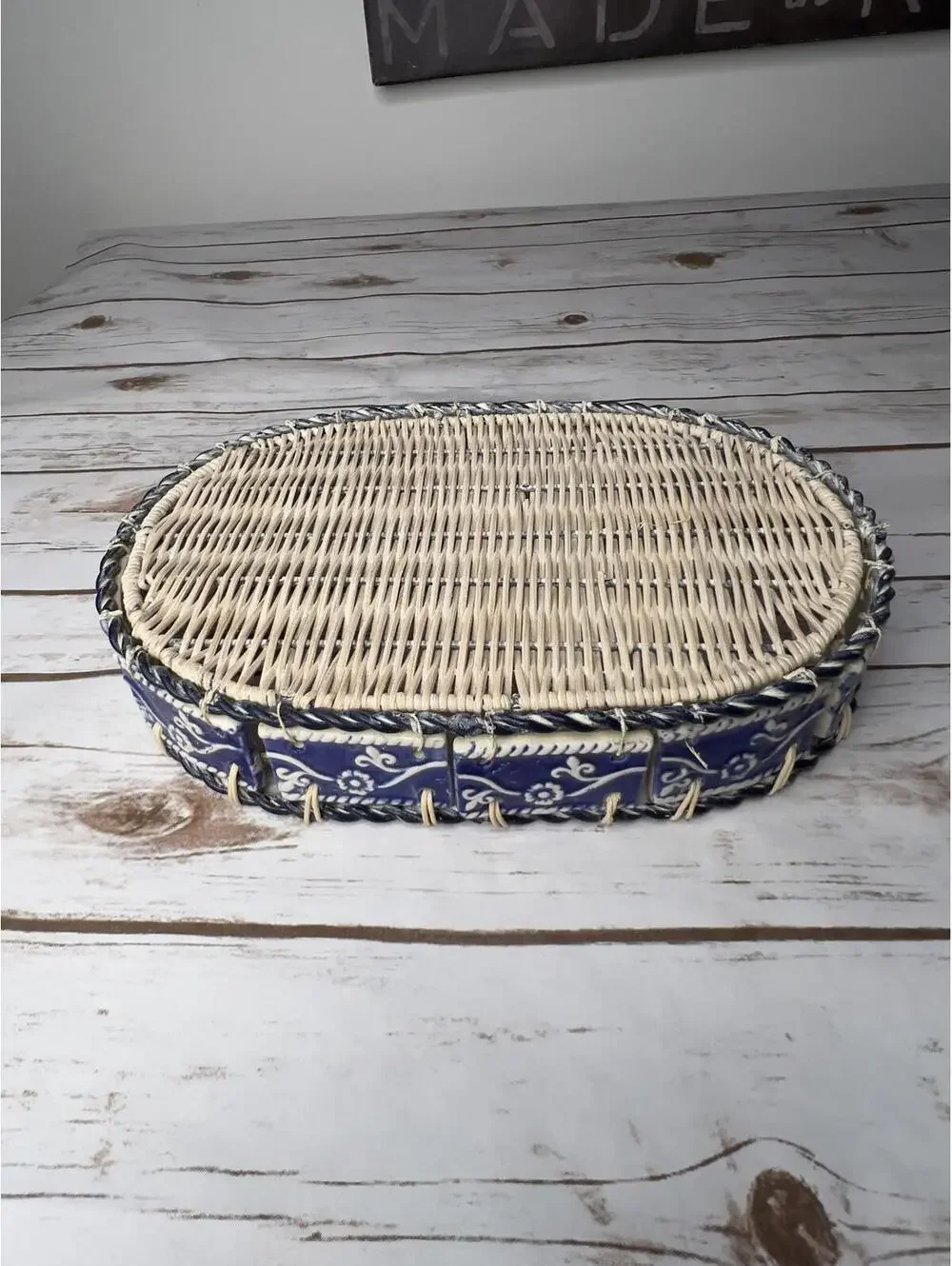 VTG‎ Oval Wicker Tray w/Ceramic Tiles Rustic Mediterranean w/Blue Floral Motif